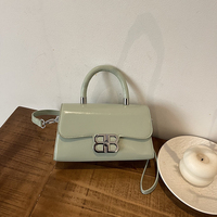 Sac à main rétro doublé de fibres de polyester pour femmes. À la mode avec un la conception de Flip-top. Peut être porté Cross-body.9907
