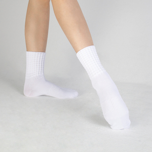 Calcetines hasta la rodilla transpirables y ecológicos Irish Poodle, ultrabajos para yoga y danza clásica - Product Image 1
