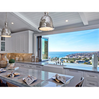 Fenêtre pliante moderne multi-panneaux en aluminium à ouverture extérieure, grande vue pour l'observation du paysage dans la salle à manger de la maison