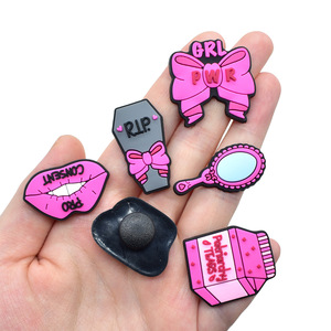 Breloques 2D en PVC souple de la série Cartoon Cool Girl, accessoires pour sabots de <span class=keywords><strong>jardin</strong></span>, boucles de chaussures DIY, marque OEM/ODM en stock - Product Image 4