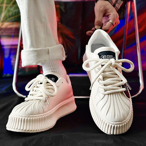 รองเท้ากีฬาลำลองสำหรับผู้ชายรองเท้าสเก็ตบอร์ดแฟชั่นใหม่สำหรับทุกฤดูกาล - Product Image 2