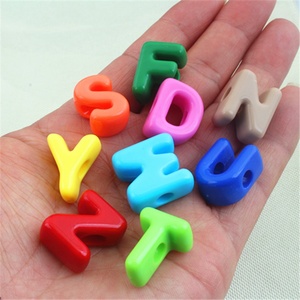 Perline acriliche <span class=keywords><strong>a</strong></span> foro largo <span class=keywords><strong>a</strong></span> forma di lettera e cuore, accessori fai da te per gioielli, perline sfuse, ciondoli per borse, catene per cellulari, accessori per portachiavi - Product Image 4