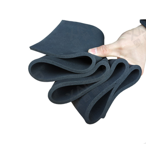 Rollo de alfombrilla de goma de espuma Epdm Sbr de color negro - Product Image 1