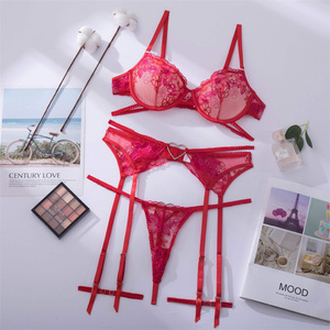 Set <span class=keywords><strong>Reggiseno</strong></span> e Perizoma Ricamato Floreale Senza Cuciture, Sexy da Sposa, 3 Pezzi, in Pizzo <span class=keywords><strong>Trasparente</strong></span> <span class=keywords><strong>con</strong></span> <span class=keywords><strong>Ferretto</strong></span>, <span class=keywords><strong>Reggiseno</strong></span> a Coppa 3/4, Perizoma e Reggicalze - Product Image 4