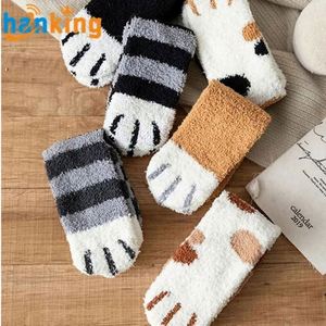 Calcetines Divertidos de Forro Polar para Mujer, con Diseño de Patas de Perro y Gato Blancas, Gruesos y Cálidos para Uso Diario - Product Image 1