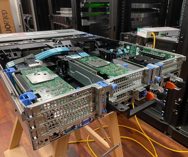 Refurbished Used Original Intel Xeon 12 X 3.5" SAS Processor PowerEdge R740xd Server