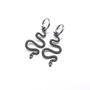 Pendientes Colgantes de la Serie Serpiente Yunnique, Joyería Animal de Acero de Titanio, Diseño Retro de Serpiente Venenosa, Estilo Hip Hop Unisex - Product Image 1