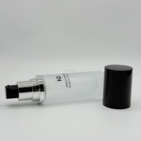 Offre spéciale Pompe à escalier argentée de luxe et couvercle noir Bouteille en verre dépoli de 35ml