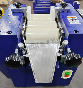 वर्णक के लिए उच्च गुणवत्ता वाली प्रयोगशाला तीन रोलर मिल - Product Image 2