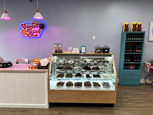 Soluciones de Diseño de Interiores para Tiendas de Dulces Premium |   Exhibidores de Madera Personalizados para Comercios y Conceptos de Diseño para Tiendas de Dulces - Product Image 4