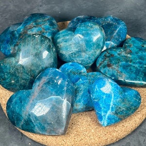 Cristales al por Mayor, Cristales a Granel Pulidos, Piedra Preciosa Curativa, Apatita Azul en Forma de Corazón para Sanación con Cristales - Product Image 1