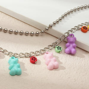Chaîne de boule argentée de conception coréenne avec le tour de cou perlé acrylique mignon colliers de lanière de charme d'ours gommeux de résine mignonne - Product Image 2