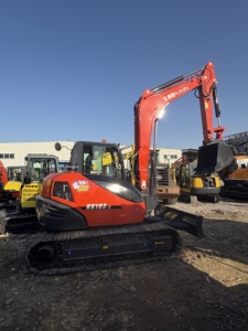 Excavatrices sur chenilles Kubota KX183 d'occasion fabriquées au Japon, petite pelle hydraulique avec attache rapide, brise-roche et accessoire de préhension (thumb) - Product Image 2