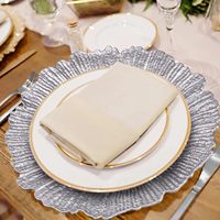 Assiettes de présentation en plastique incassable de 13 pouces pour la restauration et la décoration de mariages - Vente en gros