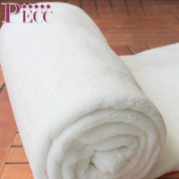 Couverture en polaire douce et blanche