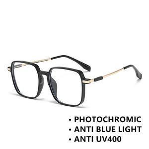 Lunettes Photochromiques 2026 Tendance pour Filles et Femmes, Monture Transparente Rose en PC et Métal, Grandes Lunettes Carrées Anti-Reflet pour Femmes - Product Image 2