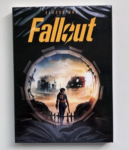 Fallout: La Stagione Completa 1 (DVD, 2025, Set 3 Dischi) Serie TV in DVD - Product Image 1
