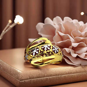 Elegante Anillo de Diseño Chapado en Oro para Mujer, Joyería de Moda con Corte Estilizado para Fiestas, Bodas, Uso Diario, Regalo - Product Image 1