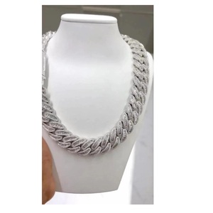 Chaîne cubaine en diamant moissanite de qualité supérieure, bijoux raffinés pour mariage, fête et cadeaux d'anniversaire, disponible au meilleur prix - Product Image 2