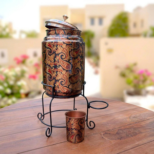 Distributeur d'eau en cuivre avec motif floral en relief et robinet pour usage extérieur - Product Image 1
