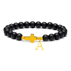 Pulsera de cuentas de ágata negra para hombre con cruz dorada y dije con inicial M para regalo o uso en oración - Product Image 5