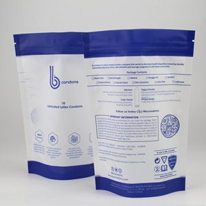 Pochettes debout en mylar à encoche facile à déchirer en matériau souple imprimé <span class=keywords><strong>personnalisé</strong></span> avec sac ziplock pour préservatif de soins personnels - Product Image 1
