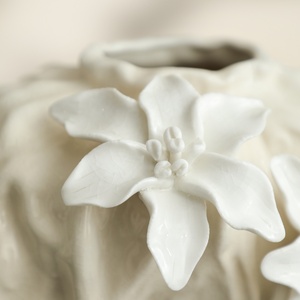 Ensemble de vases en céramique 3D Flolenco, élégants et faits <span class=keywords><strong>à</strong></span> la main, design floral émaillé blanc, <span class=keywords><strong>vase</strong></span> artisanal exquis pour la décoration de centre de table de mariage - Product Image 6