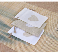 Pochette d'emballage cadeau réutilisable Petite pochette à double cordon en jute motif amour 8*10cm 10*14cm