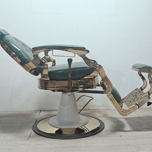 Fauteuil de barbier en cuir touffeté vert foncé, robuste, pour salon de coiffure, avec cadre métallique inclinable et réglable, repose-pieds - Product Image 3