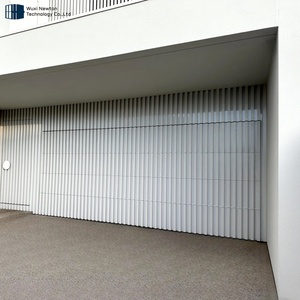 <span class=keywords><strong>Porte</strong></span> <span class=keywords><strong>de</strong></span> <span class=keywords><strong>garage</strong></span> sectionnelle motorisée à montage encastré <span class=keywords><strong>de</strong></span> haute qualité avec lattes verticales - Product Image 4