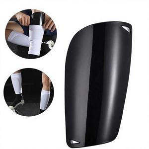 Protège-tibias de football double couche avec chaussettes intégrées, en fibre de carbone et EVA, pour adultes, protection professionnelle durable et personnalisable - Product Image 1