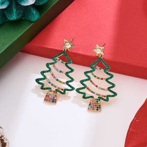 Boucles d'oreilles pendantes en forme d'élan de Noël haut de gamme, style européen et américain, avec étoiles colorées, design en alliage tendance et original - Product Image 4