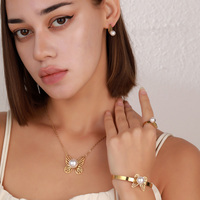 Collier ras du cou en acier inoxydable avec pendentif cœur, papillon, perle et fer à cheval plaqué or 18 carats pour femme - Ensemble de 4 bijoux