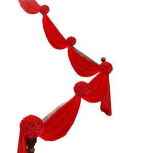 Ensemble de décoration de mariage Magpie Red pour rampe d'escalier avec pompons floraux et draperies pour célébration de mariage - Product Image 5