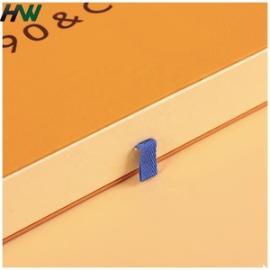 Boîte en carton rigide de luxe personnalisée en gros avec doublure en éponge gaufrée et poignée en ruban pour l'emballage de parfums et de bijoux - Product Image 3