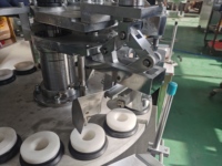 Machine de remplissage et de scellage manuelle semi-automatique pour tubes en aluminium de petite taille pour pommades, crèmes et pâtes
