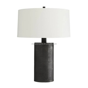 Lampe de table moderne sculpturale gris foncé et avec accents en laiton |   Éclairage contemporain et design pour chambre d'hôtel et bureau - Product Image 4