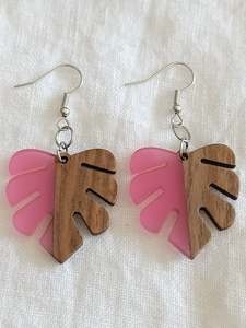 Pendientes artísticos de resina y madera, joyería ligera hecha a mano, estilo bohemio, regalo perfecto para uso diario y ocasiones especiales - Product Image 5