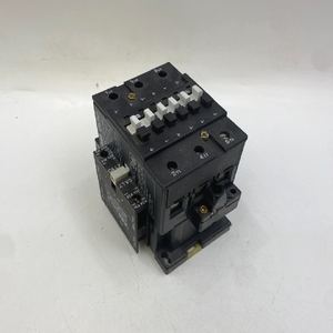 PLCピース新品純正BE50コンタクタ65A 600VAC <span class=keywords><strong>3</strong></span>極<span class=keywords><strong>3</strong></span>相コイル24VDC CAL7-11補助接点付き - Product Image 1