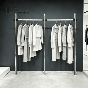 Exhibidores Metálicos para Ropa, Estantes Plateados, Muebles de Boutique para Tiendas de Ropa de Hombre y Mujer - Product Image 1