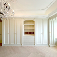 Armoires intégrées XingruoLuxury modernes en mélamine blanc crème avec étagères ouvertes, tiroirs et bureau intégré style Shaker