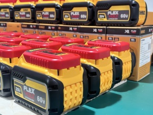 <span class=keywords><strong>Batteria</strong></span> <span class=keywords><strong>ricaricabile</strong></span> 60V MAX 9.0Ah, celle ad alta densità, compatibile con trapani a <span class=keywords><strong>batteria</strong></span> DeWalt DCB205 - Product Image 2