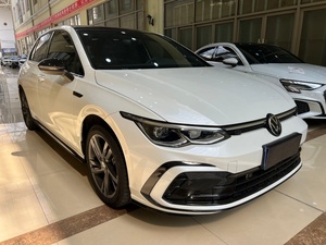 YD AUTO Volkswagen Golf 280TSI DSG R-line 2023 Gasolina Blanco Polar Motor Delantero Tracción Delantera 27,916km en Stock - Product Image 3