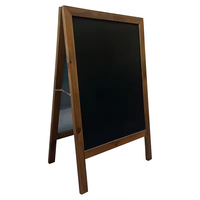Panneau publicitaire double face en bois sur pied pour extérieur, idéal pour bar, restaurant, café – Personnalisable avec logo et tableau noir pour menu