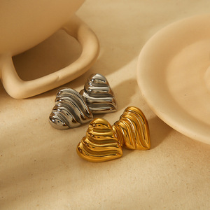 Heart-Shaped Stainless Steel Stud Earrings 18K Gold Plated Non-Fading <b>Titanium</b> Steel Fashion Jewelry Gift For Women - Product Image 1