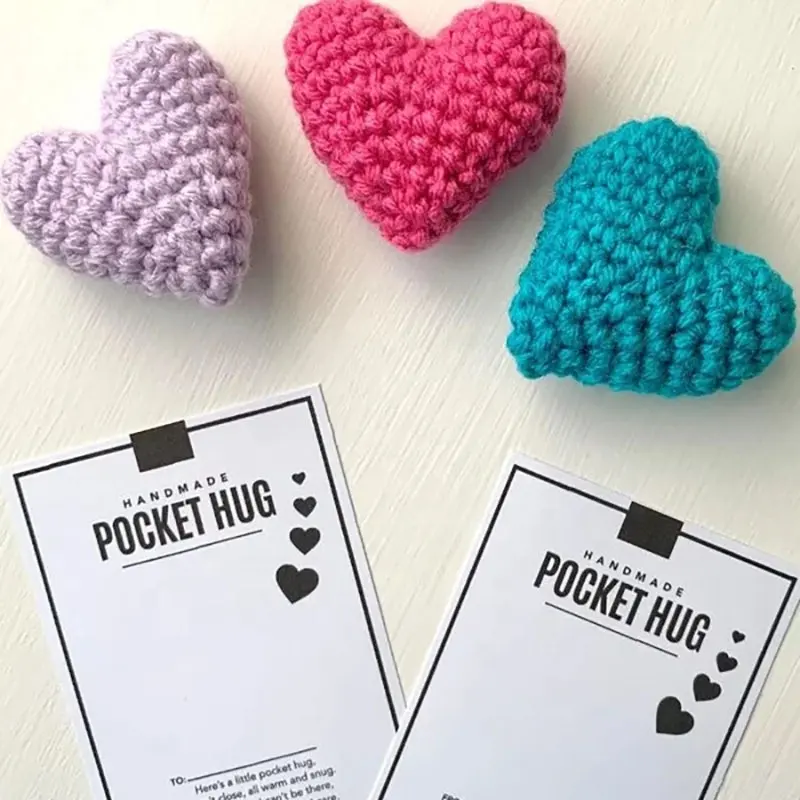 Toptan tığ 3D sevgililer hediye DIY tığ kalp anahtarlık sevimli Mini Charm peluş aşk cep Hug noel örme hediye