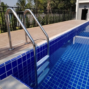 Yüzme havuzları için küpeşte ile taşınabilir paslanmaz çelik 304 kaymaz portatif merdiven - Product Image 6