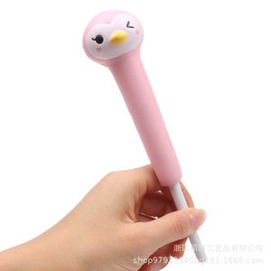 Estuche de Lápices de Espuma PU con Diseño de Pingüino Rosa, Juguete Antiestrés, Regalo Novedoso - Product Image 5