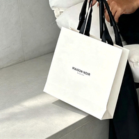 Sac en papier personnalisé de luxe avec logo en feuille d'or, mat, gaufré, laminé, grand, moyen, blanc, solide, pour magasin de vêtements, sac de shopping