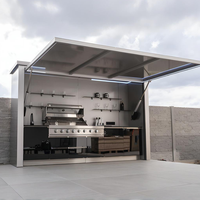 Cuisine extérieure modulaire multifonctionnelle moderne de grande taille avec finition laquée, évier à commande à distance et crédence